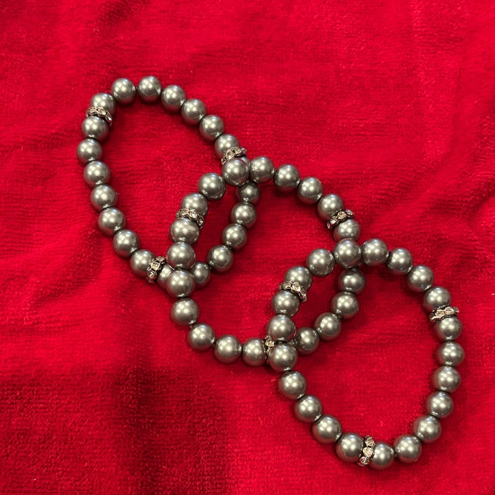 ☃️ NEW LOWER PRICE ☃️ ~ Elegant Silver Beaded Bracelet Set